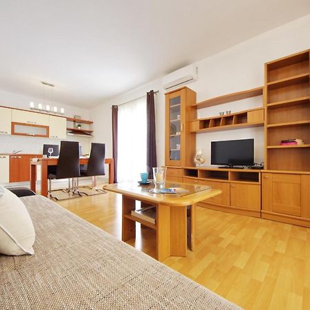 Apartmani Emili Sukošan Eksteriør bilde