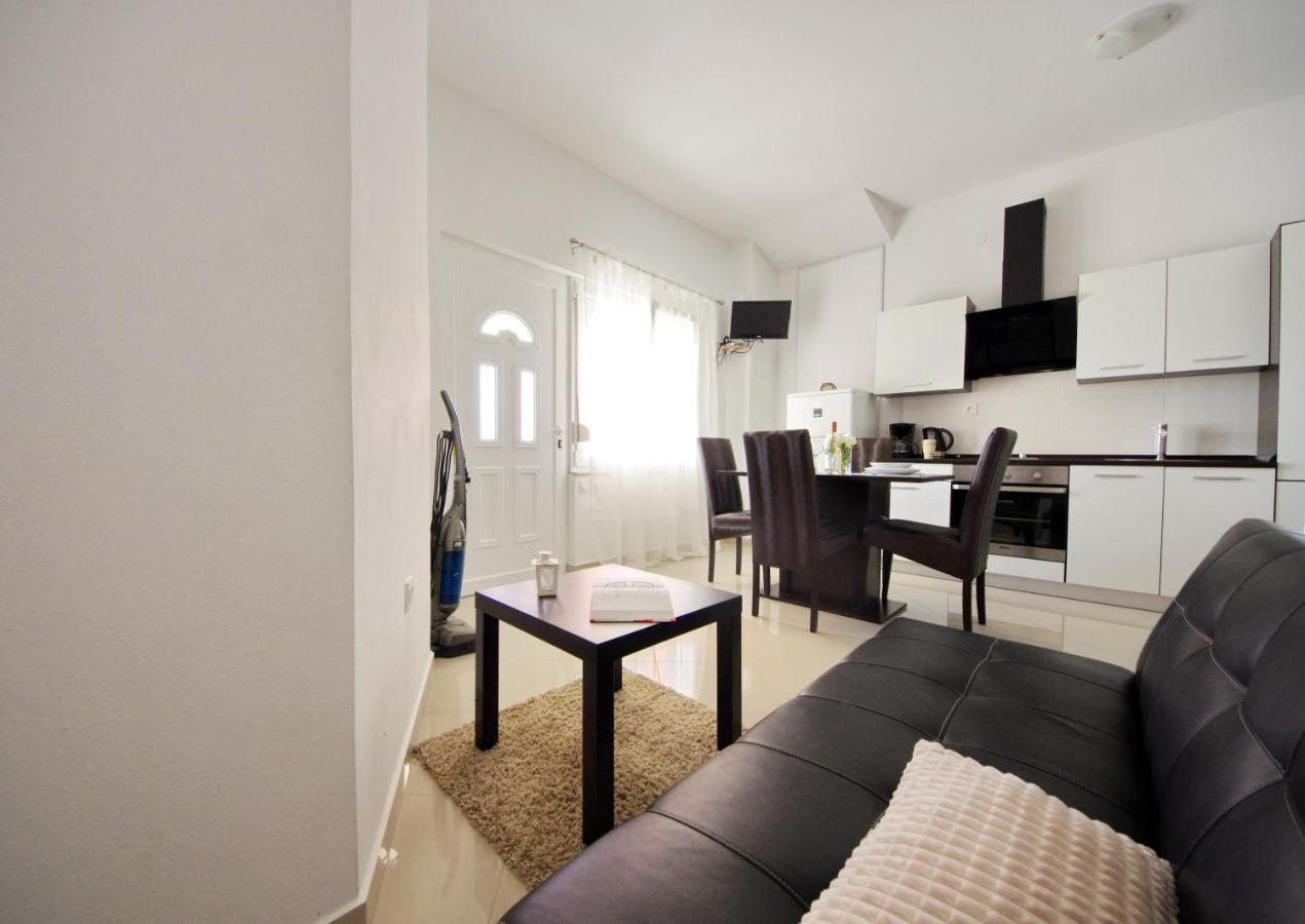 Apartmani Emili Sukošan Eksteriør bilde