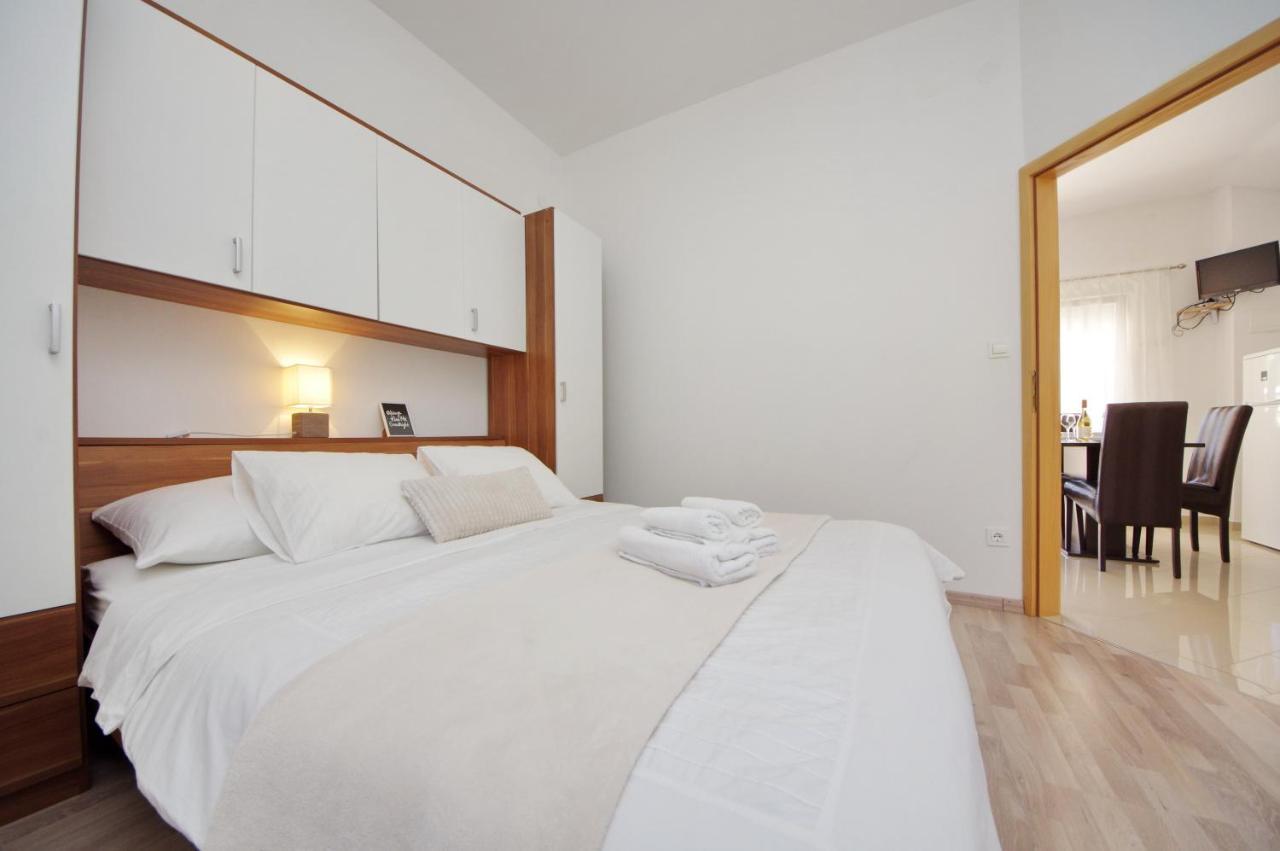 Apartmani Emili Sukošan Eksteriør bilde