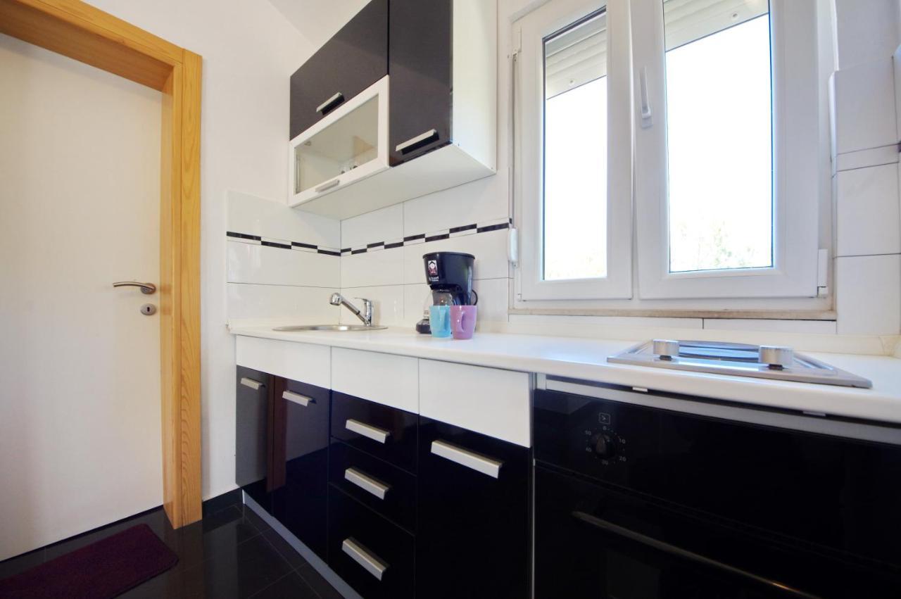 Apartmani Emili Sukošan Eksteriør bilde