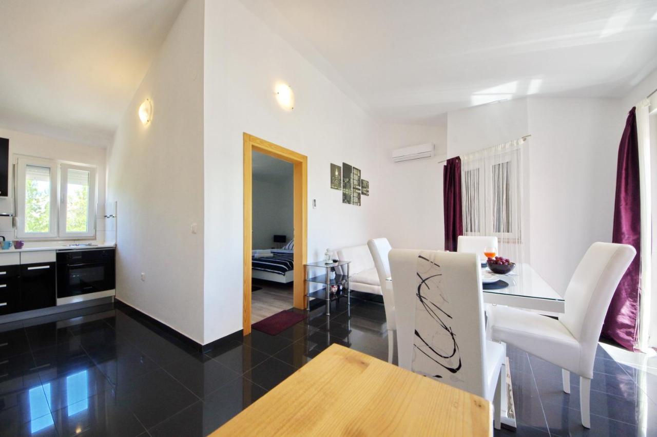 Apartmani Emili Sukošan Eksteriør bilde